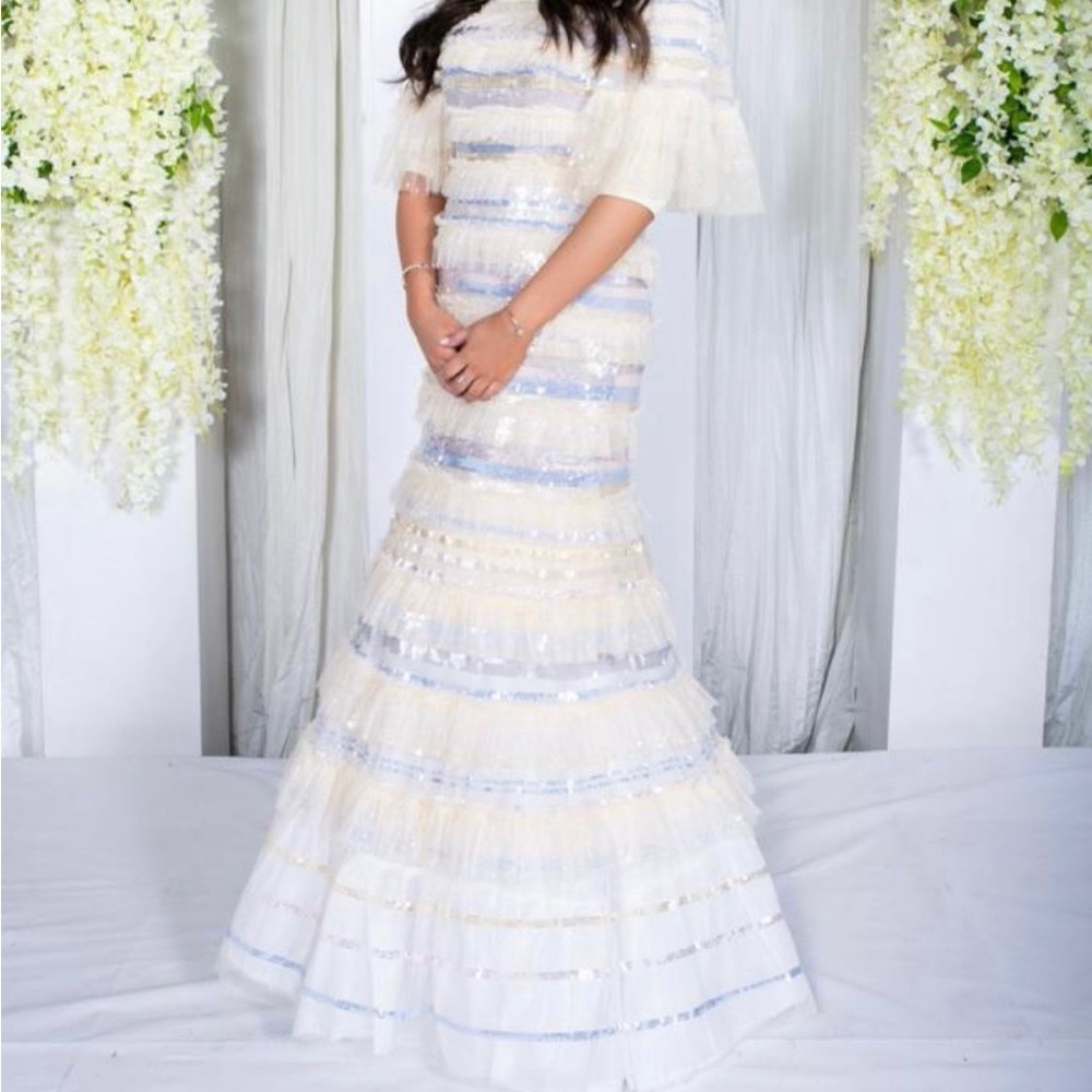 Gorgeous needle and thread gown. Fully lined sleeves